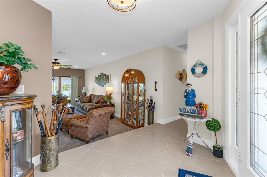En Venta: $795,000 (3 camas, 3 baños, 2549 Pies cuadrados)