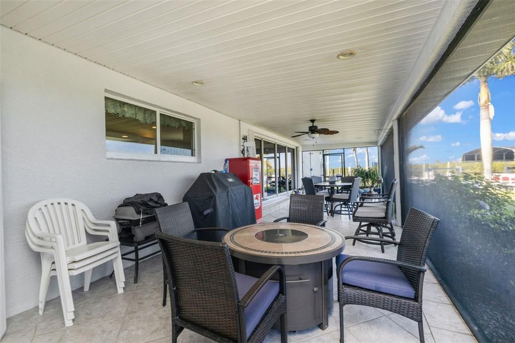 En Venta: $795,000 (3 camas, 3 baños, 2549 Pies cuadrados)