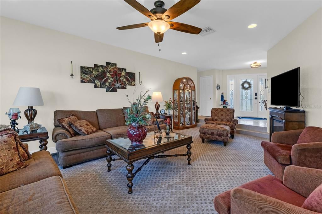 En Venta: $795,000 (3 camas, 3 baños, 2549 Pies cuadrados)