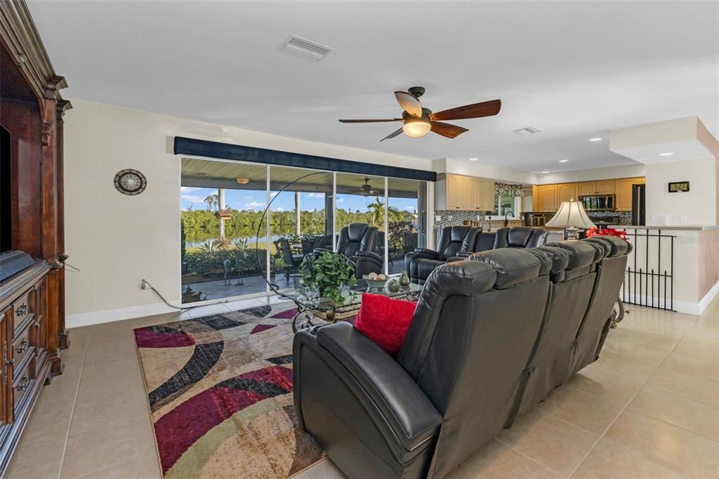 En Venta: $795,000 (3 camas, 3 baños, 2549 Pies cuadrados)