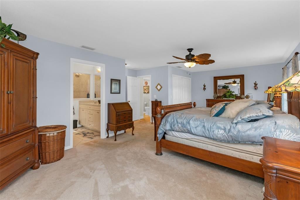 En Venta: $795,000 (3 camas, 3 baños, 2549 Pies cuadrados)