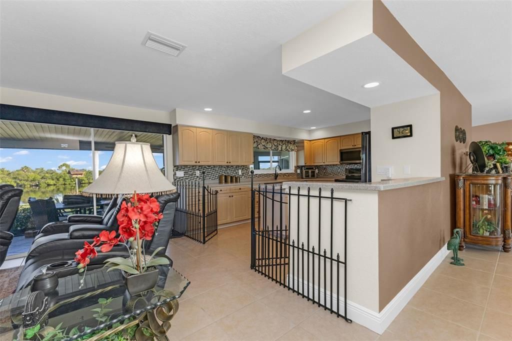 En Venta: $795,000 (3 camas, 3 baños, 2549 Pies cuadrados)