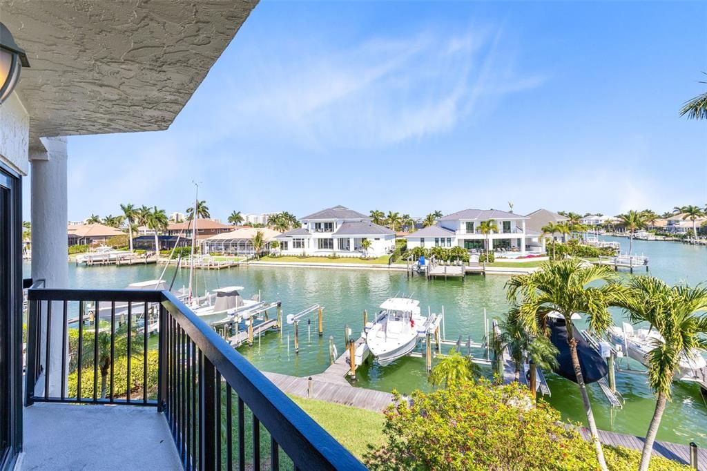 For Sale: $879,990 (2 beds, 2 baths, 1800 Square Feet)