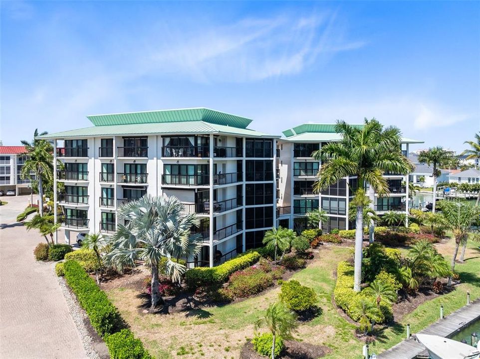 For Sale: $879,990 (2 beds, 2 baths, 1800 Square Feet)