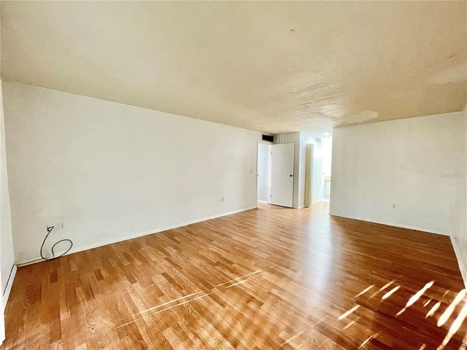 待售: $79,500 (2 贝兹, 2 浴室, 1292 平方英尺)