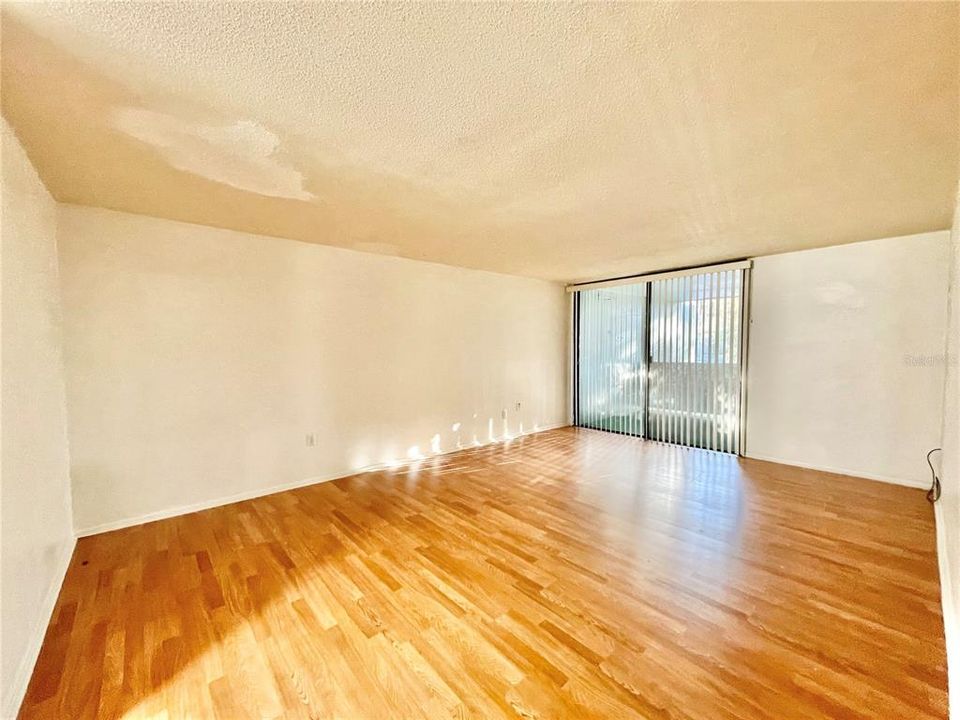 待售: $79,500 (2 贝兹, 2 浴室, 1292 平方英尺)