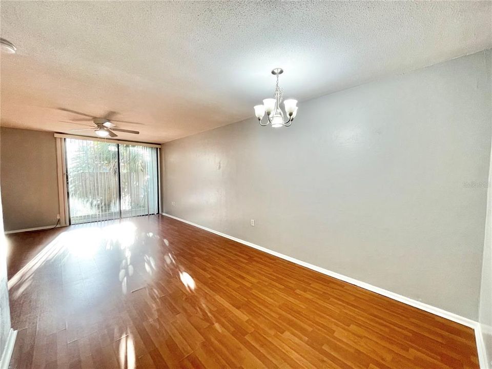 待售: $79,500 (2 贝兹, 2 浴室, 1292 平方英尺)