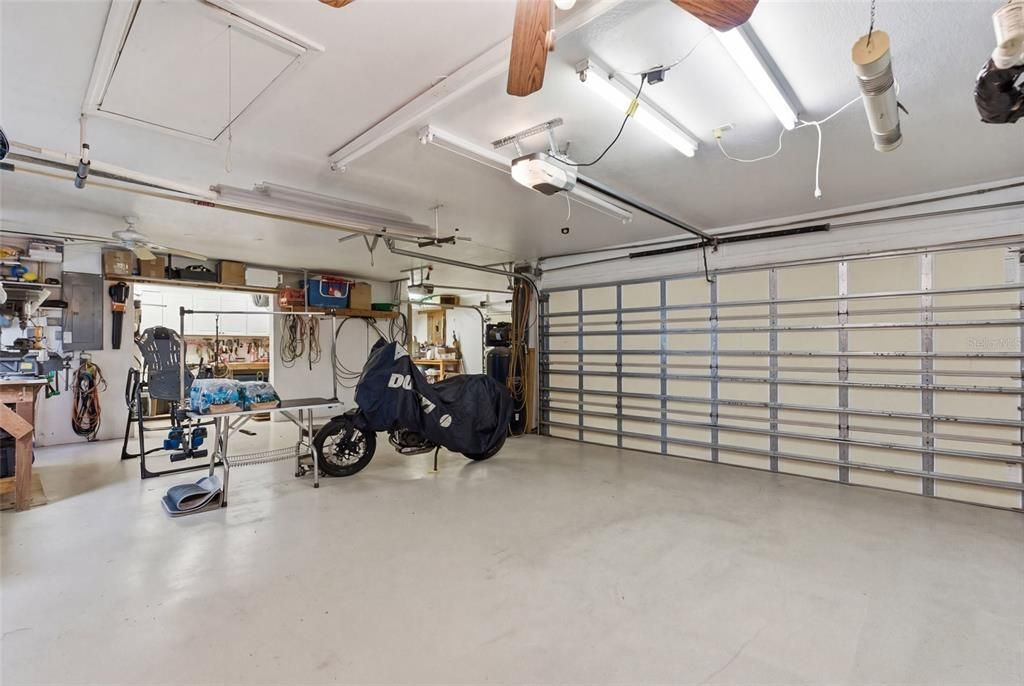 合同活跃: $775,000 (4 贝兹, 2 浴室, 2290 平方英尺)