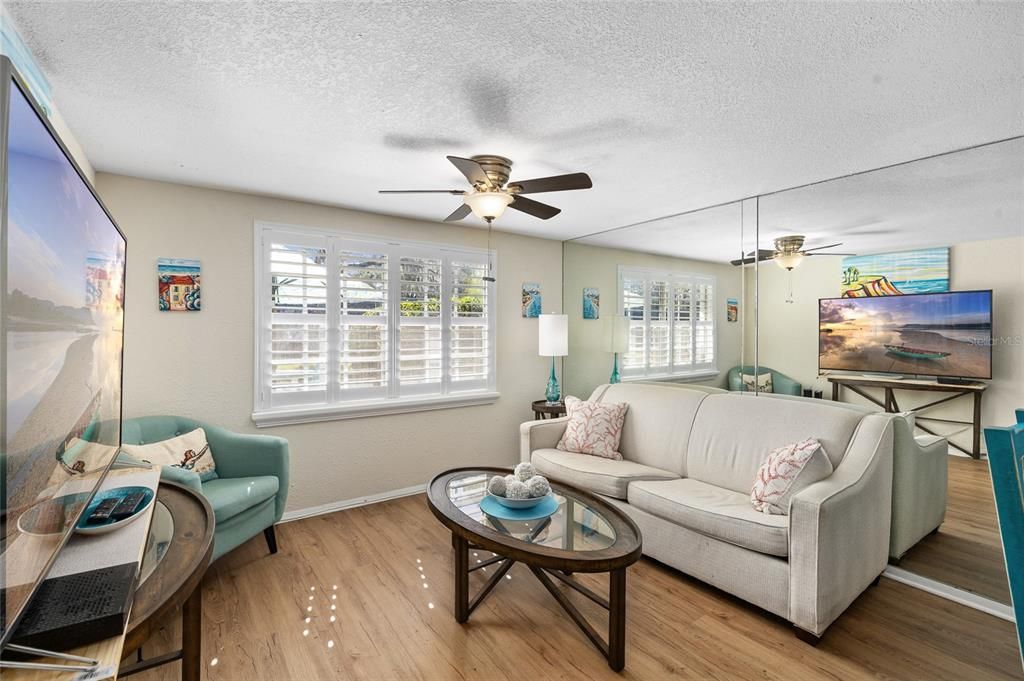 For Sale: $113,000 (1 beds, 1 baths, 659 Square Feet)