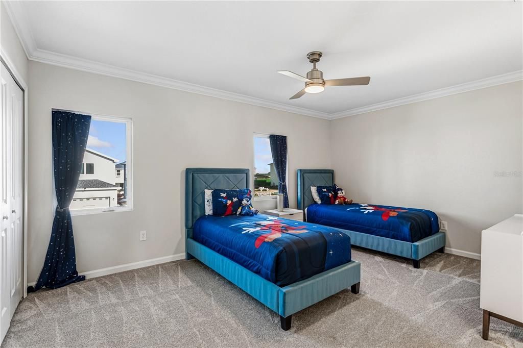 En Venta: $1,300,000 (6 camas, 6 baños, 4198 Pies cuadrados)