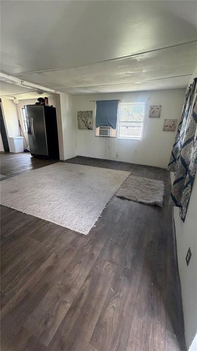 待售: $89,900 (2 贝兹, 1 浴室, 864 平方英尺)