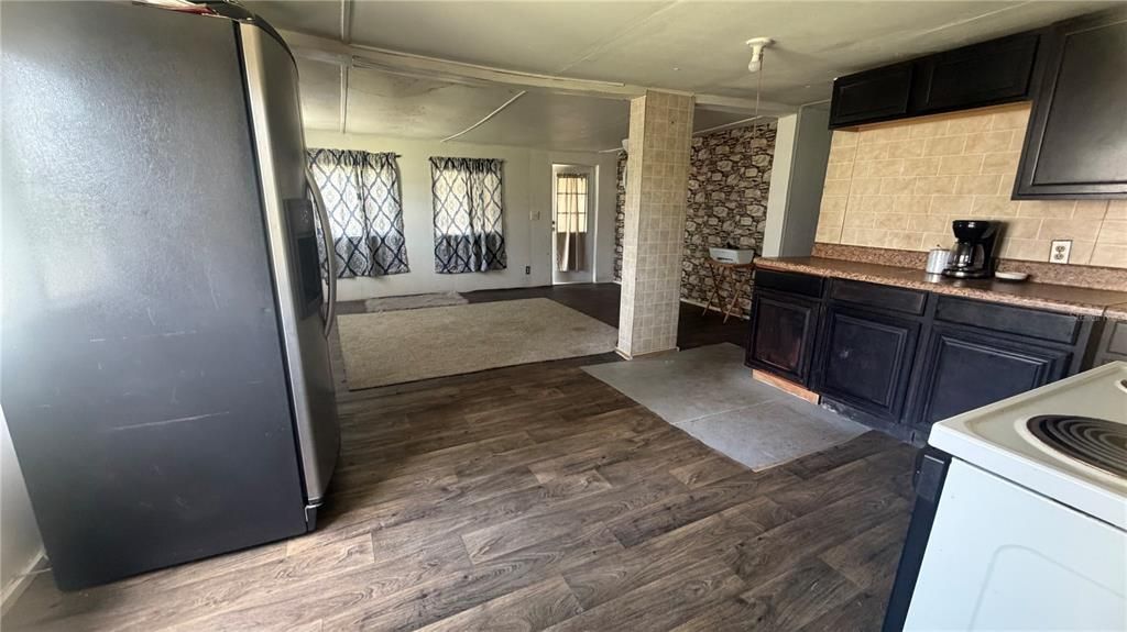 待售: $89,900 (2 贝兹, 1 浴室, 864 平方英尺)