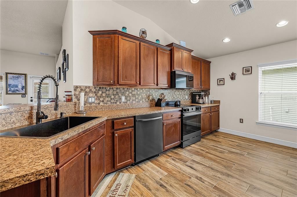Active With Contract: $325,000 (4 beds, 2 baths, 1827 Square Feet)