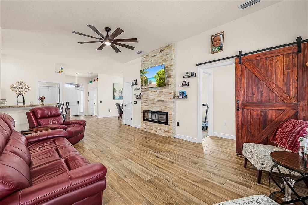 Active With Contract: $325,000 (4 beds, 2 baths, 1827 Square Feet)