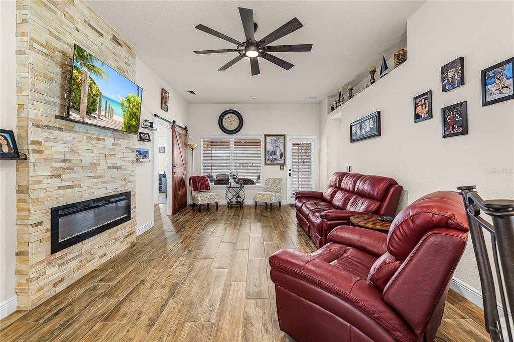 Active With Contract: $325,000 (4 beds, 2 baths, 1827 Square Feet)