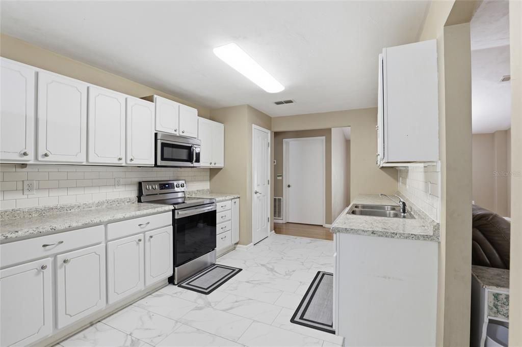 For Sale: $325,000 (3 beds, 2 baths, 1773 Square Feet)