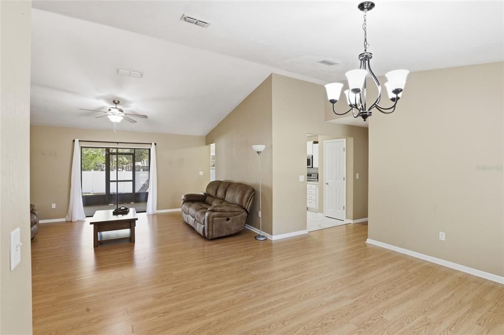 For Sale: $325,000 (3 beds, 2 baths, 1773 Square Feet)