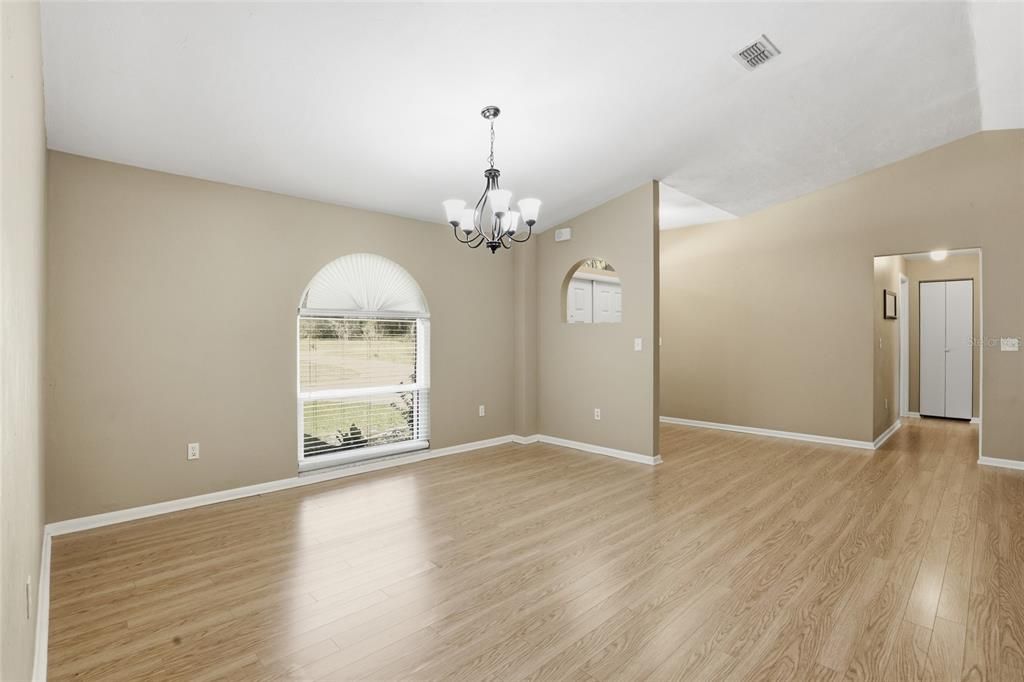 For Sale: $325,000 (3 beds, 2 baths, 1773 Square Feet)