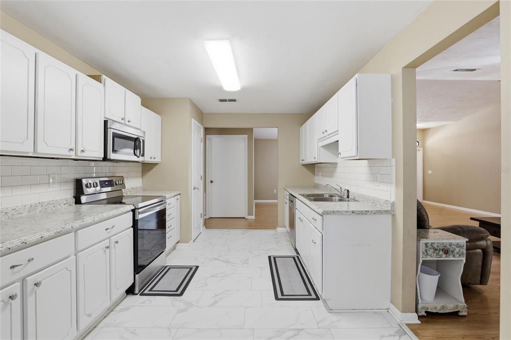 For Sale: $325,000 (3 beds, 2 baths, 1773 Square Feet)