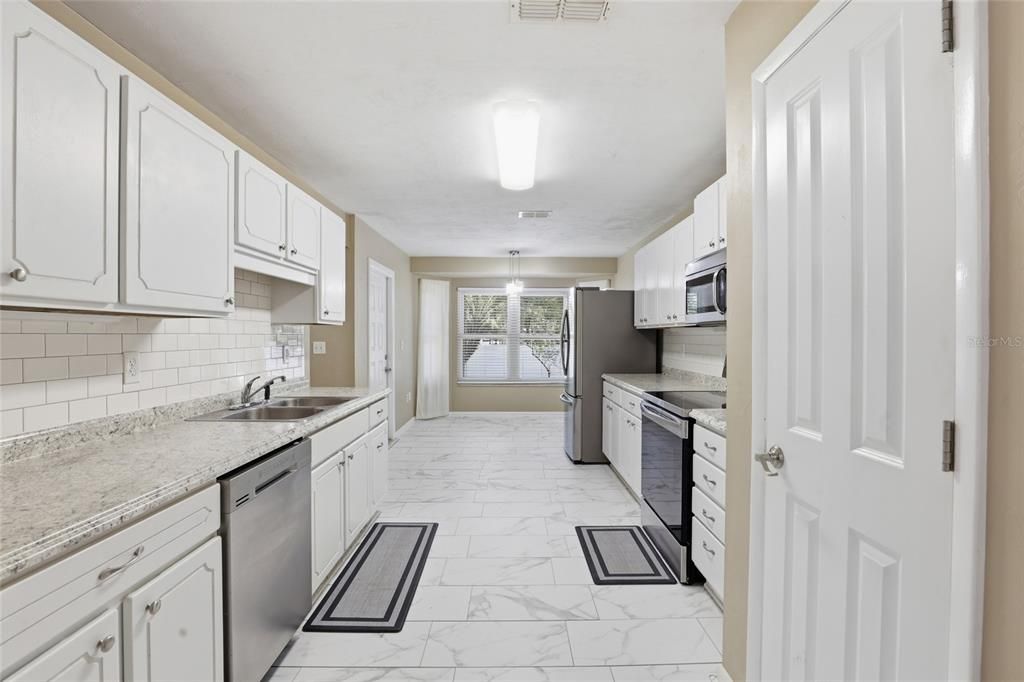 For Sale: $325,000 (3 beds, 2 baths, 1773 Square Feet)