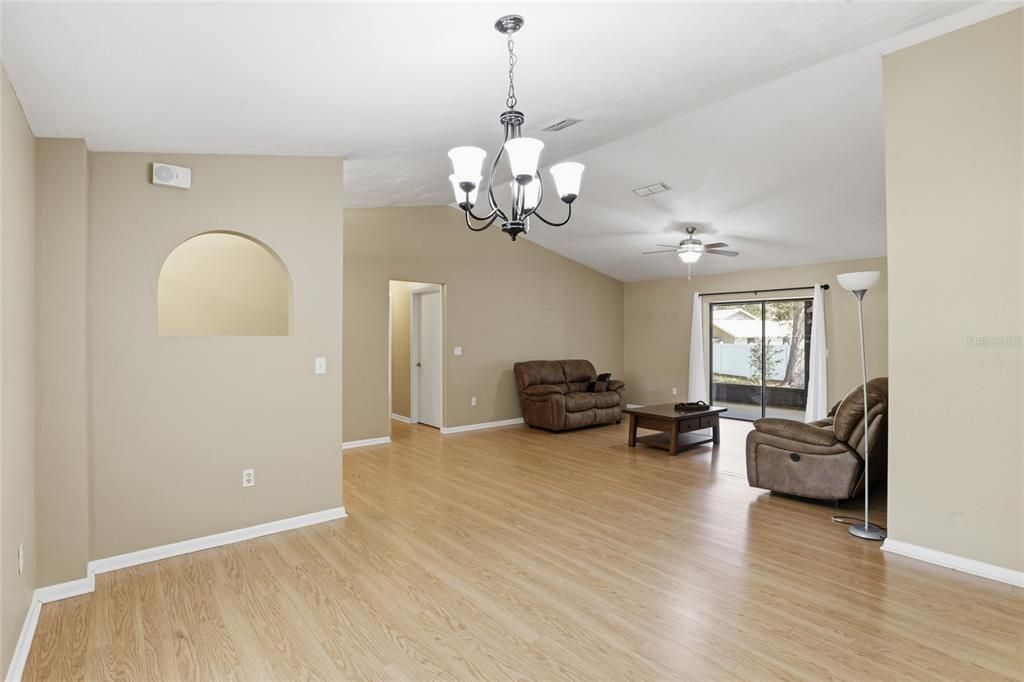 For Sale: $325,000 (3 beds, 2 baths, 1773 Square Feet)