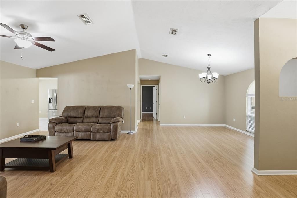 For Sale: $325,000 (3 beds, 2 baths, 1773 Square Feet)