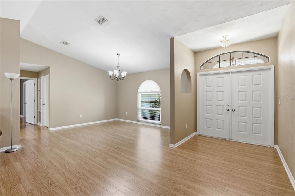 For Sale: $325,000 (3 beds, 2 baths, 1773 Square Feet)