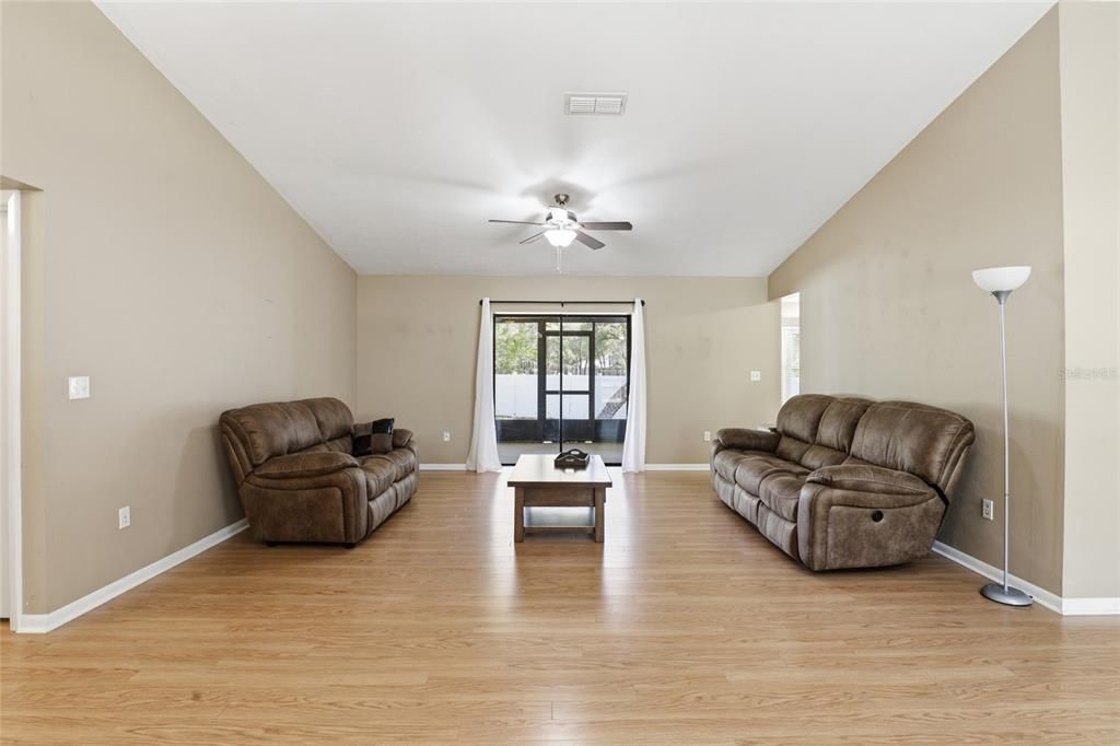 For Sale: $325,000 (3 beds, 2 baths, 1773 Square Feet)