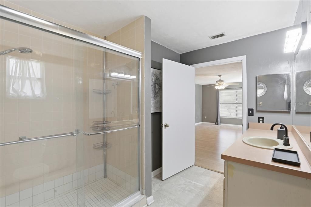 For Sale: $325,000 (3 beds, 2 baths, 1773 Square Feet)