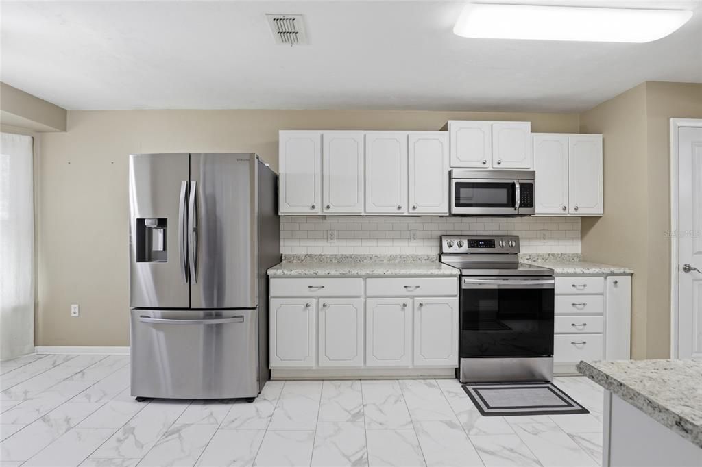 For Sale: $325,000 (3 beds, 2 baths, 1773 Square Feet)