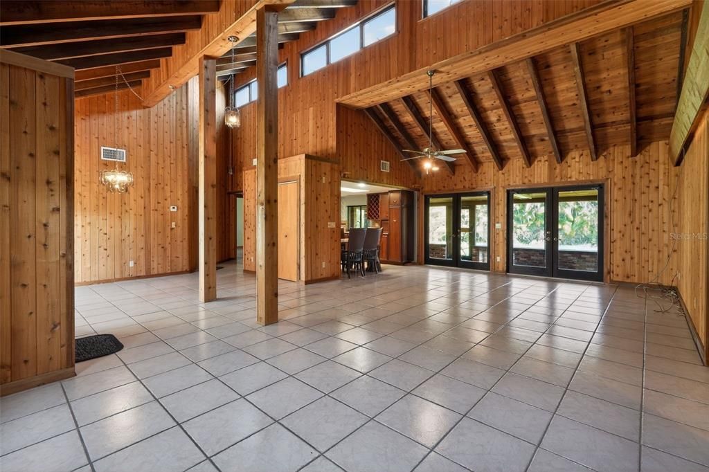 For Sale: $850,000 (4 beds, 2 baths, 2117 Square Feet)