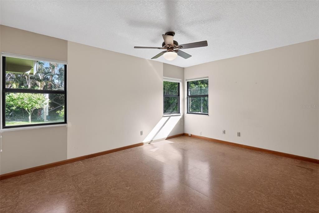 For Sale: $850,000 (4 beds, 2 baths, 2117 Square Feet)