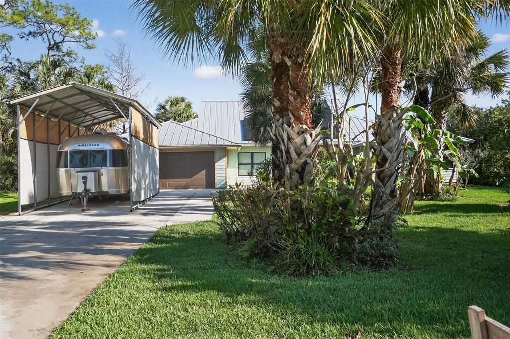 For Sale: $850,000 (4 beds, 2 baths, 2117 Square Feet)