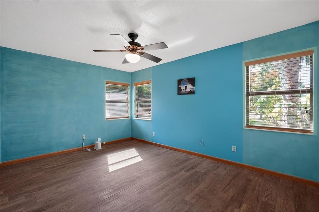 For Sale: $850,000 (4 beds, 2 baths, 2117 Square Feet)