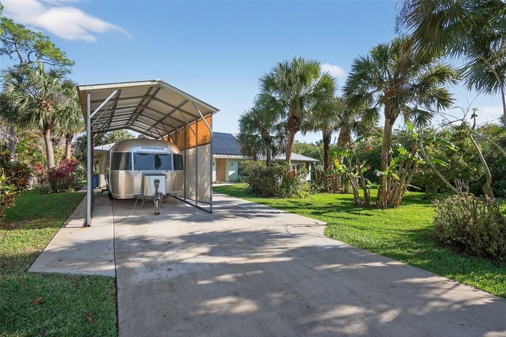 For Sale: $850,000 (4 beds, 2 baths, 2117 Square Feet)