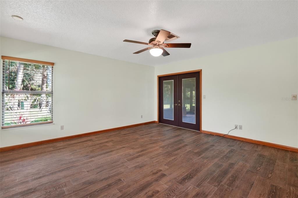 For Sale: $850,000 (4 beds, 2 baths, 2117 Square Feet)