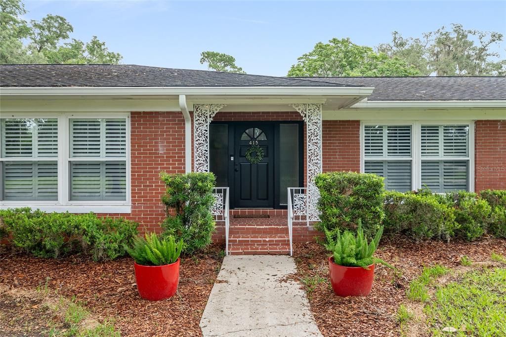 Activo con contrato: $675,000 (3 camas, 3 baños, 2860 Pies cuadrados)