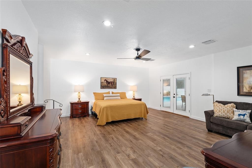 Activo con contrato: $675,000 (3 camas, 3 baños, 2860 Pies cuadrados)