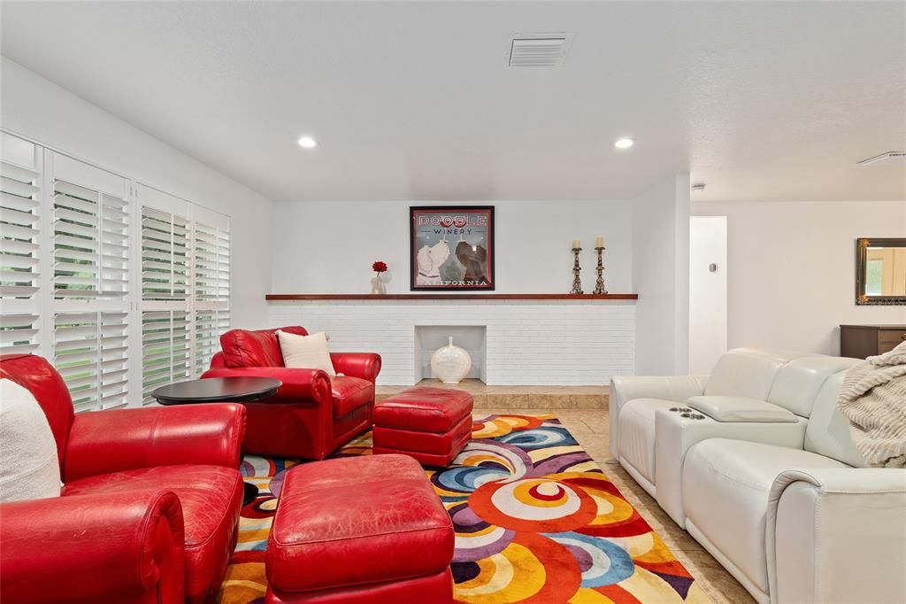 Activo con contrato: $675,000 (3 camas, 3 baños, 2860 Pies cuadrados)