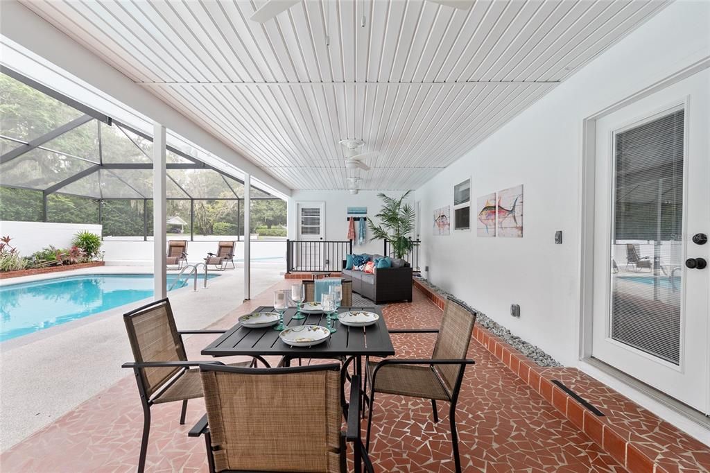 Activo con contrato: $675,000 (3 camas, 3 baños, 2860 Pies cuadrados)