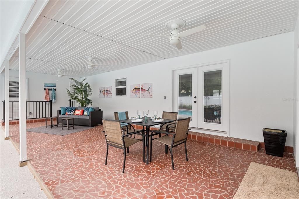 Activo con contrato: $675,000 (3 camas, 3 baños, 2860 Pies cuadrados)