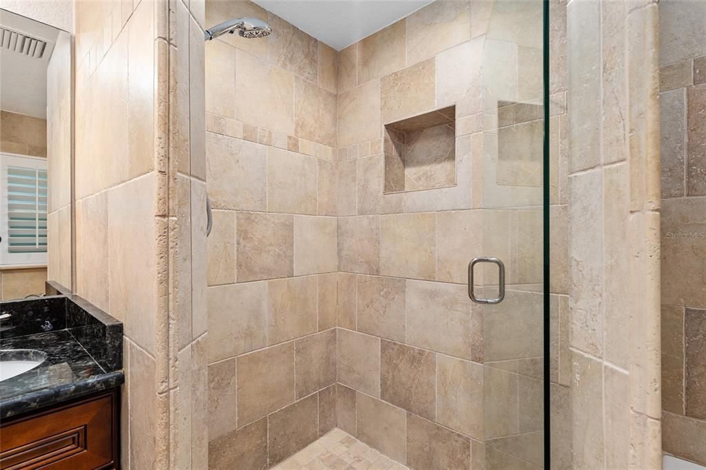 Activo con contrato: $675,000 (3 camas, 3 baños, 2860 Pies cuadrados)