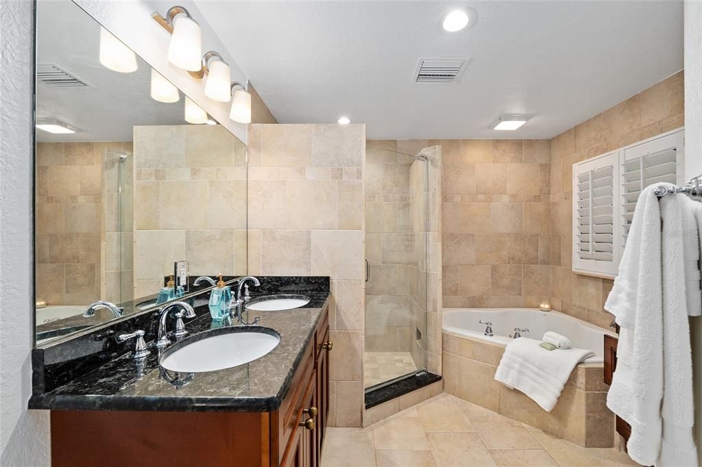Activo con contrato: $675,000 (3 camas, 3 baños, 2860 Pies cuadrados)