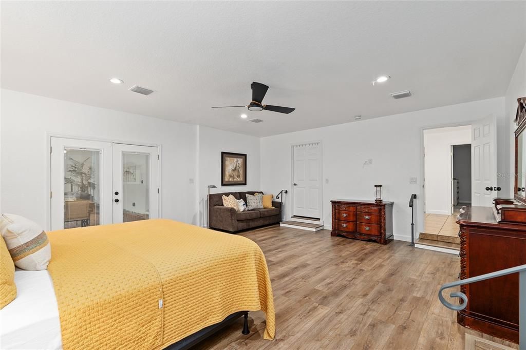 Activo con contrato: $675,000 (3 camas, 3 baños, 2860 Pies cuadrados)