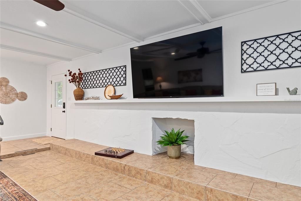 Activo con contrato: $675,000 (3 camas, 3 baños, 2860 Pies cuadrados)