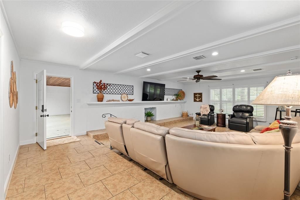 Activo con contrato: $675,000 (3 camas, 3 baños, 2860 Pies cuadrados)