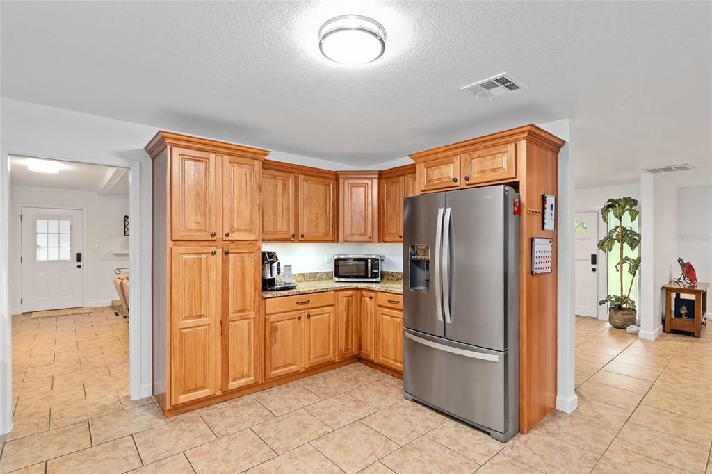 Activo con contrato: $675,000 (3 camas, 3 baños, 2860 Pies cuadrados)