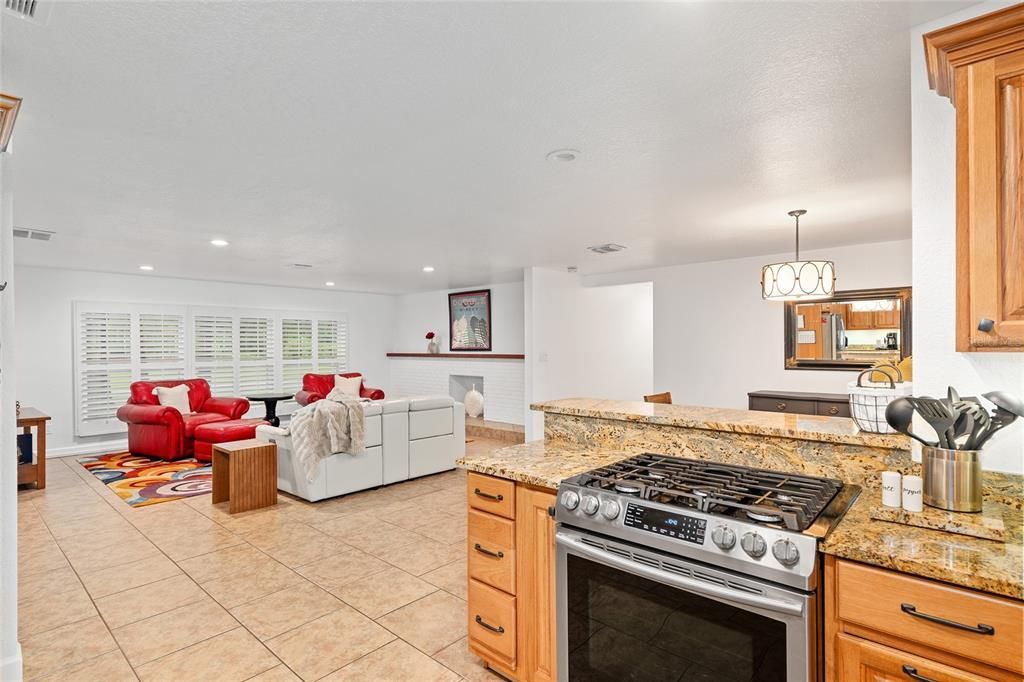Activo con contrato: $675,000 (3 camas, 3 baños, 2860 Pies cuadrados)