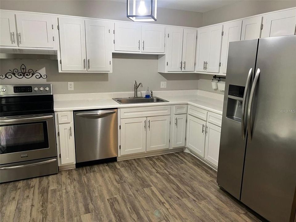 For Sale: $365,000 (4 beds, 2 baths, 1792 Square Feet)