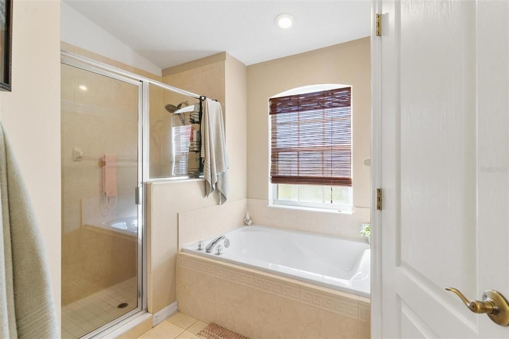 Activo con contrato: $385,000 (3 camas, 2 baños, 1742 Pies cuadrados)